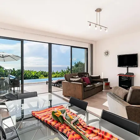 Extravagant Calheta The Designhouse 4 Bedrooms Stunning Sea Views فيلة
