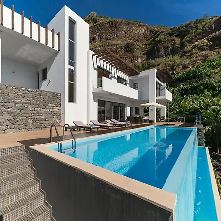 Extravagant Calheta The Designhouse 4 Bedrooms Stunning Sea Views Contemporary Build * Arco da Calheta (Madeira)