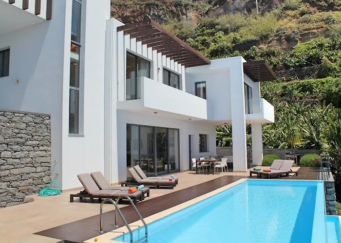 Extravagant Calheta The Designhouse 4 Bedrooms Stunning Sea Views וילה *
