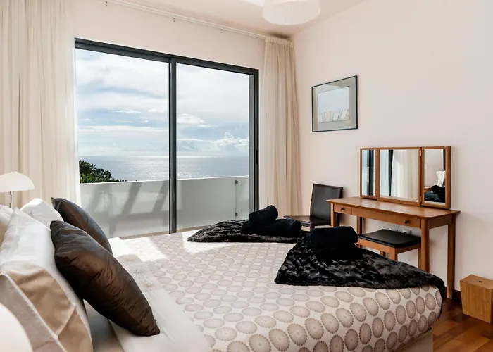 וילה Extravagant Calheta The Designhouse 4 Bedrooms Stunning Sea Views ארקו דה קלחטה