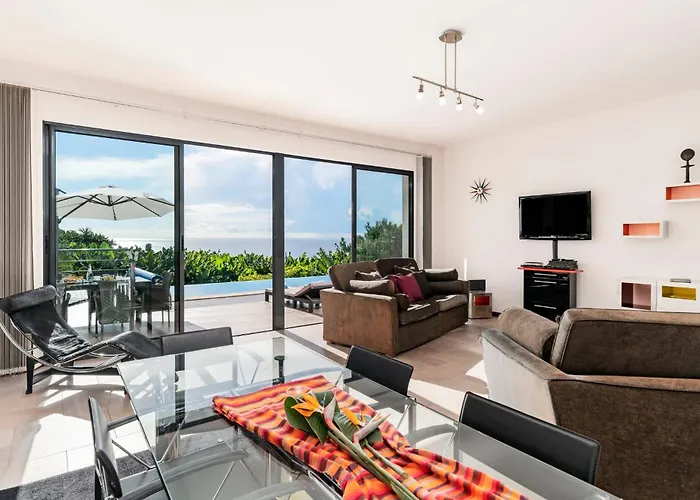 Extravagant Calheta The Designhouse 4 Bedrooms Stunning Sea Views וילה