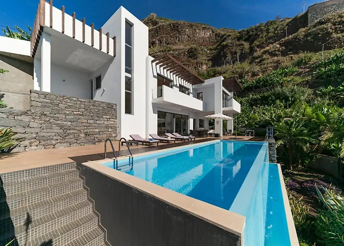 Extravagant Calheta The Designhouse 4 Bedrooms Stunning Sea Views * Arco da Calheta (Madeira)
